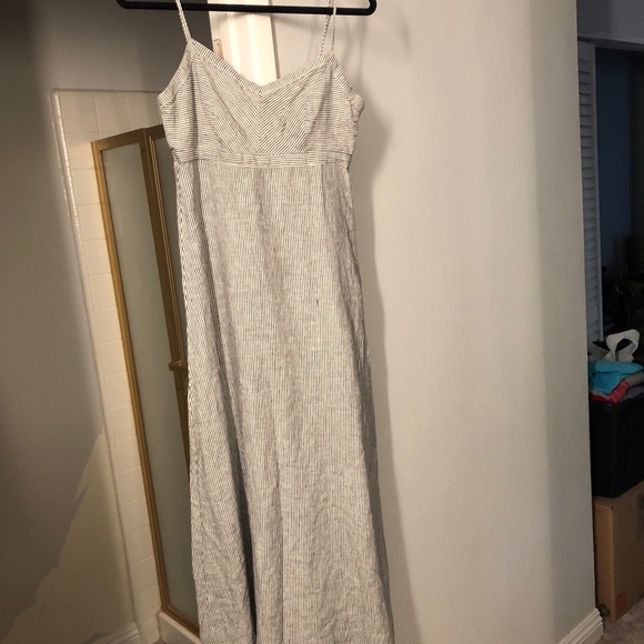 Dresses & Skirts - Linen maxi dress- new with tags